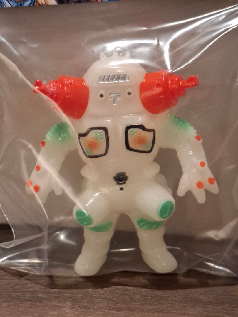 キングジョー マックストイ 蓄光成型 ミドルサイズ ソフビ