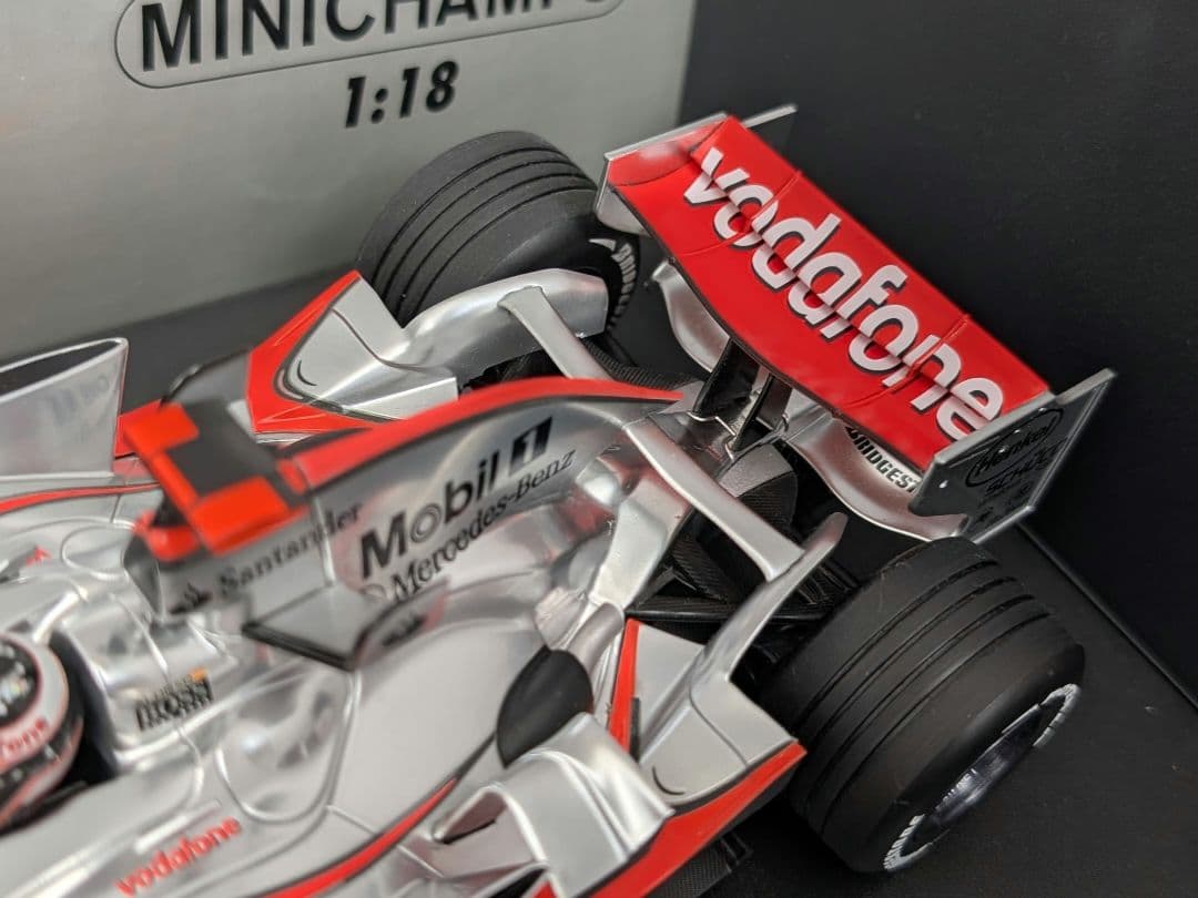 ミニチャンプス 1/18 ボーダフォン マクラーレン MP4-22 F.アロンソ