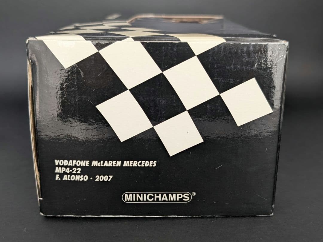 ミニチャンプス 1/18 ボーダフォン マクラーレン MP4-22 F.アロンソ