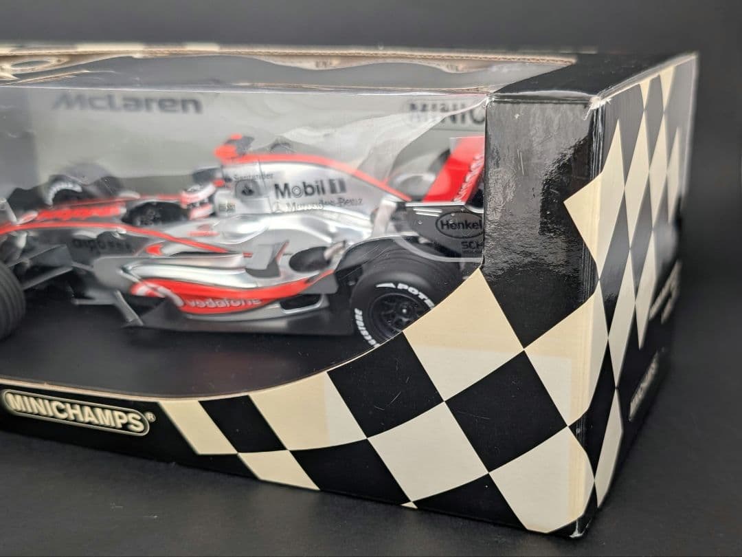 ミニチャンプス 1/18 ボーダフォン マクラーレン MP4-22 F.アロンソ