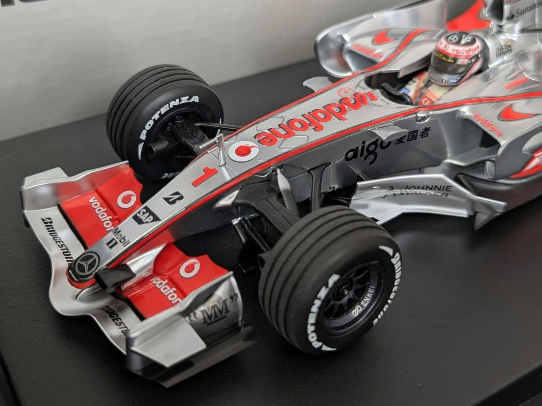 ミニチャンプス 1/18 ボーダフォン マクラーレン MP4-22 F.アロンソ