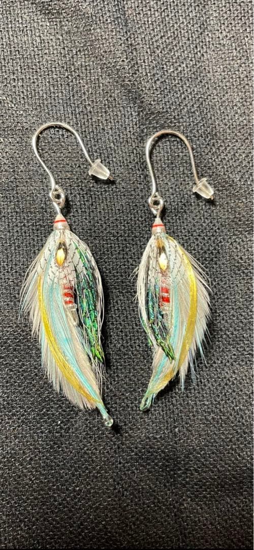 毛鉤風ピアス　「グレーゴースト」