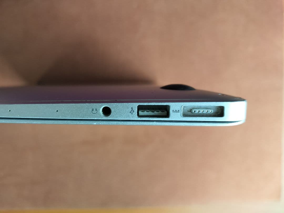 週末価格　MacBook Air 2015　13インチ