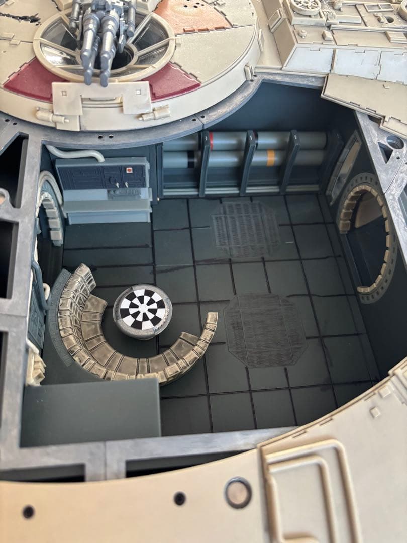 deagostiniスター・ウォーズ ミレニアム・ファルコン ，組み立て完成品