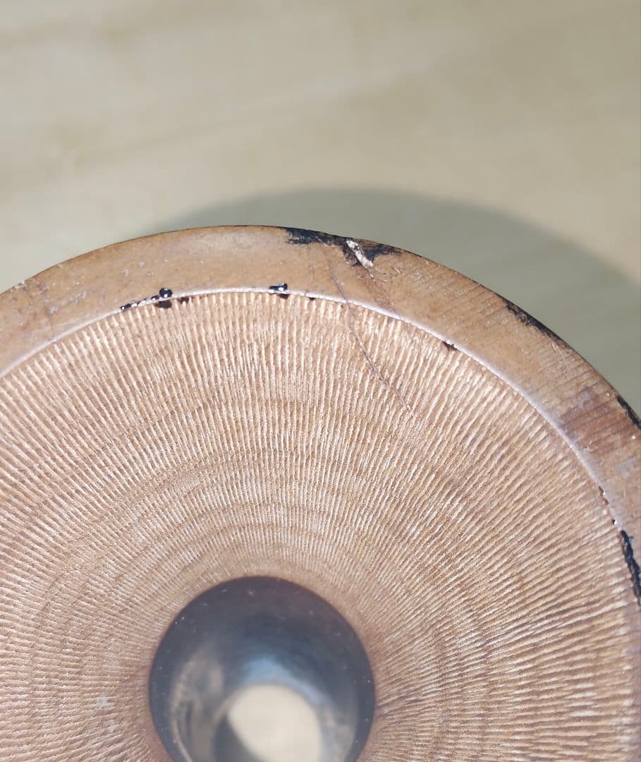 ユート 小鼓の胴 蝶の蒔絵 鉋目あり