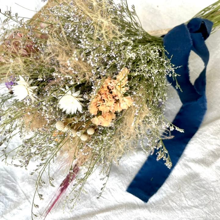 ブルーファンタジアとスモークツリーフライングブーケ