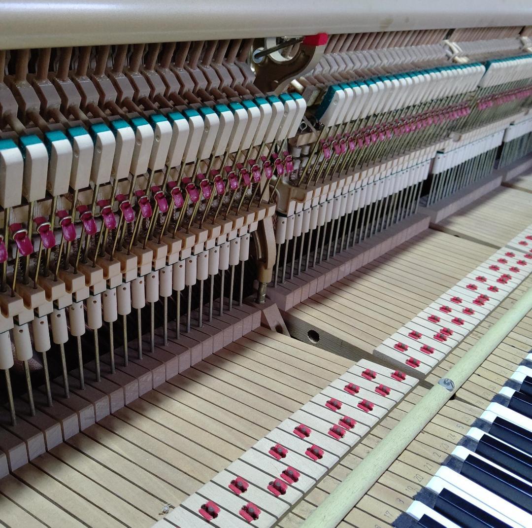 カワイ KL-70W【倉庫在庫～特に良い音のピアノを厳選 / 未整備・現状渡し】