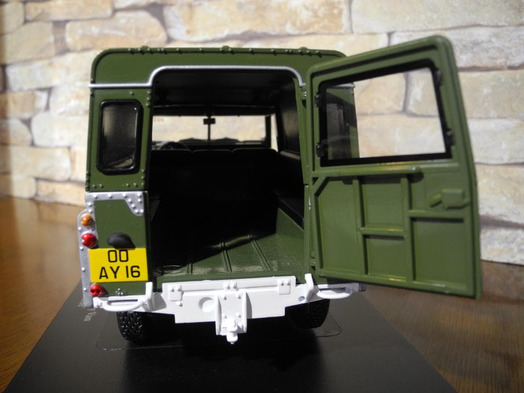 イギリス空軍・レスキュー仕様 Series III ミニカー 1:18