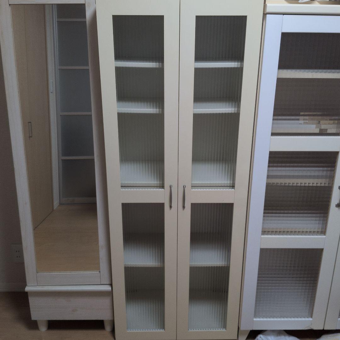 アンティーク風　ホワイト木製キャビネット 5棚付き