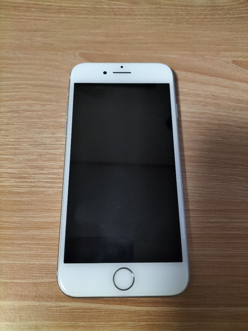 【本日限定お値下げ！】完動品　iPhone7 32GB 判定○