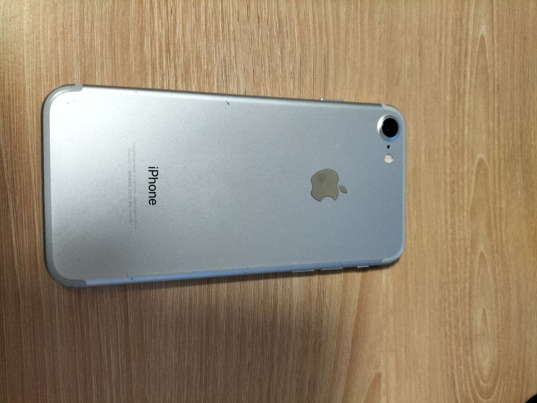 【本日限定お値下げ！】完動品　iPhone7 32GB 判定○