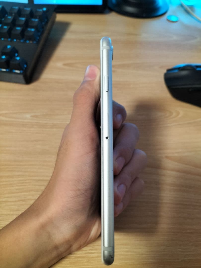 【本日限定お値下げ！】完動品　iPhone7 32GB 判定○