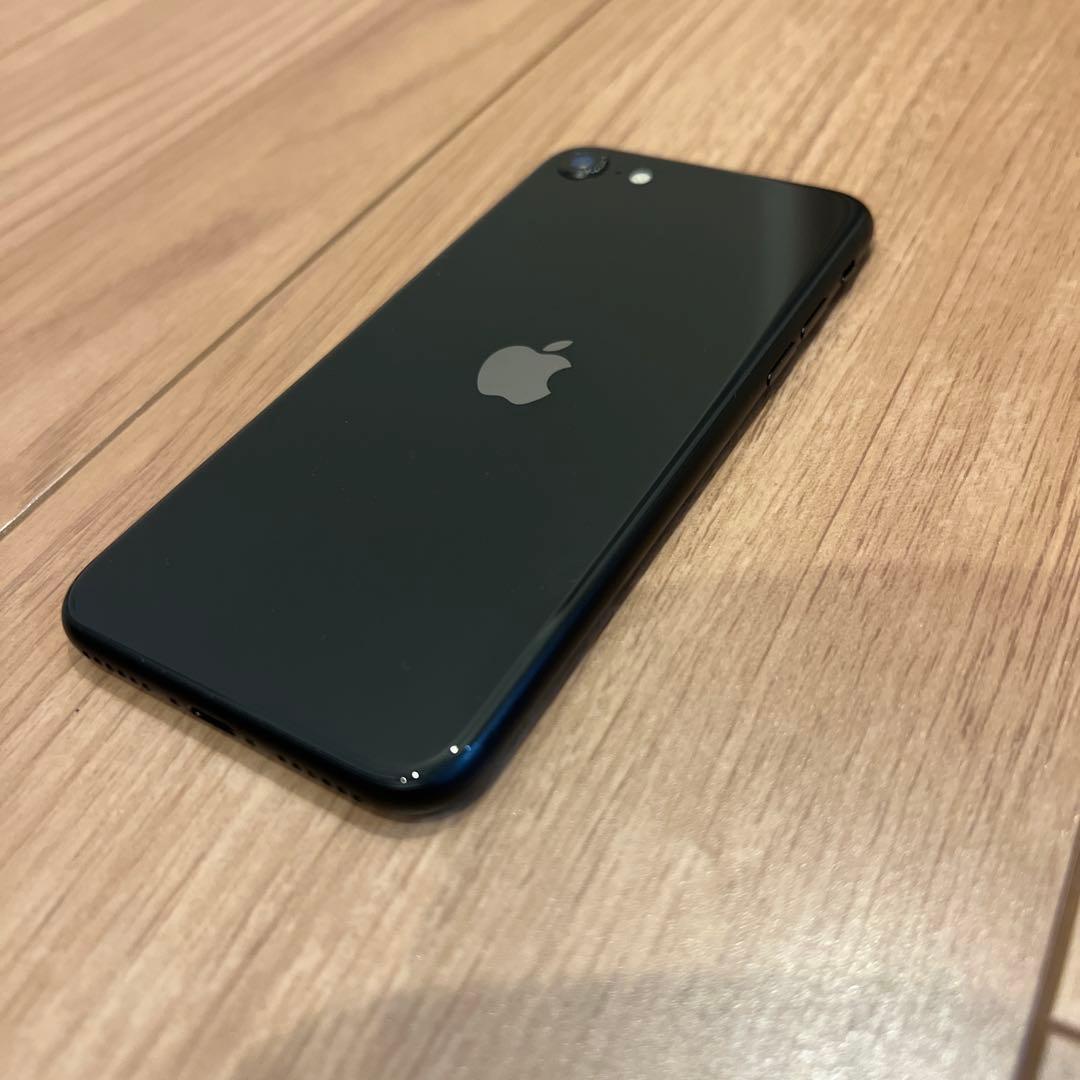 10 Apple iPhone SE（第2世代）ブラック