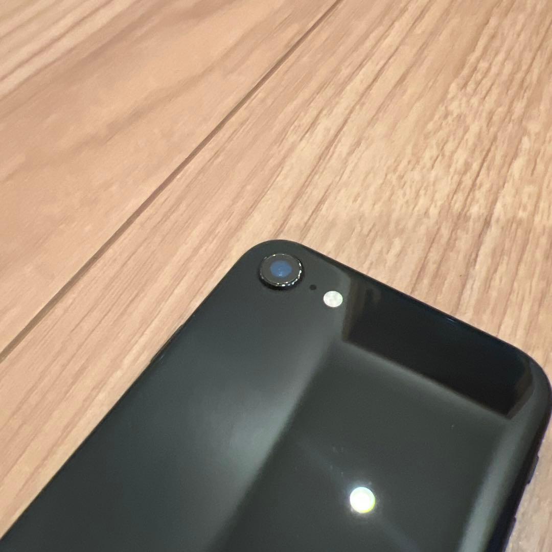 10 Apple iPhone SE（第2世代）ブラック