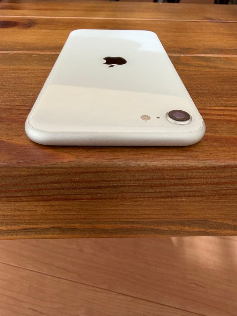 美品　iPhone SE 2世代目 64GB ホワイト