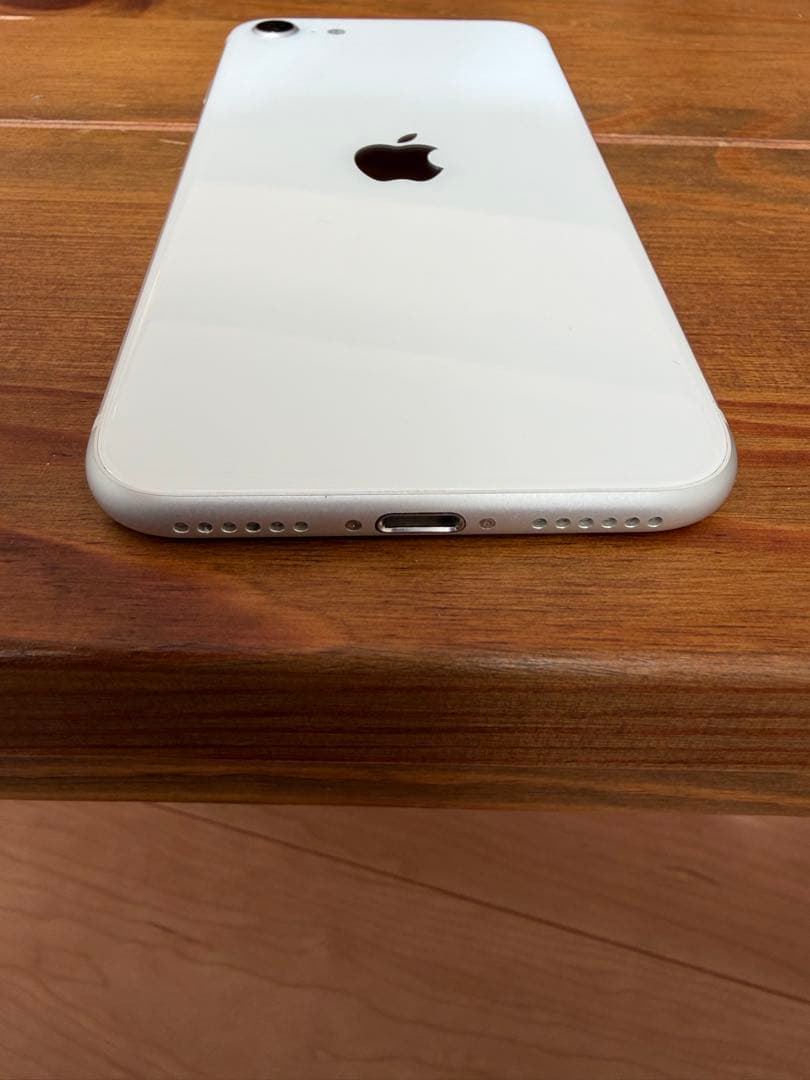 美品　iPhone SE 2世代目 64GB ホワイト