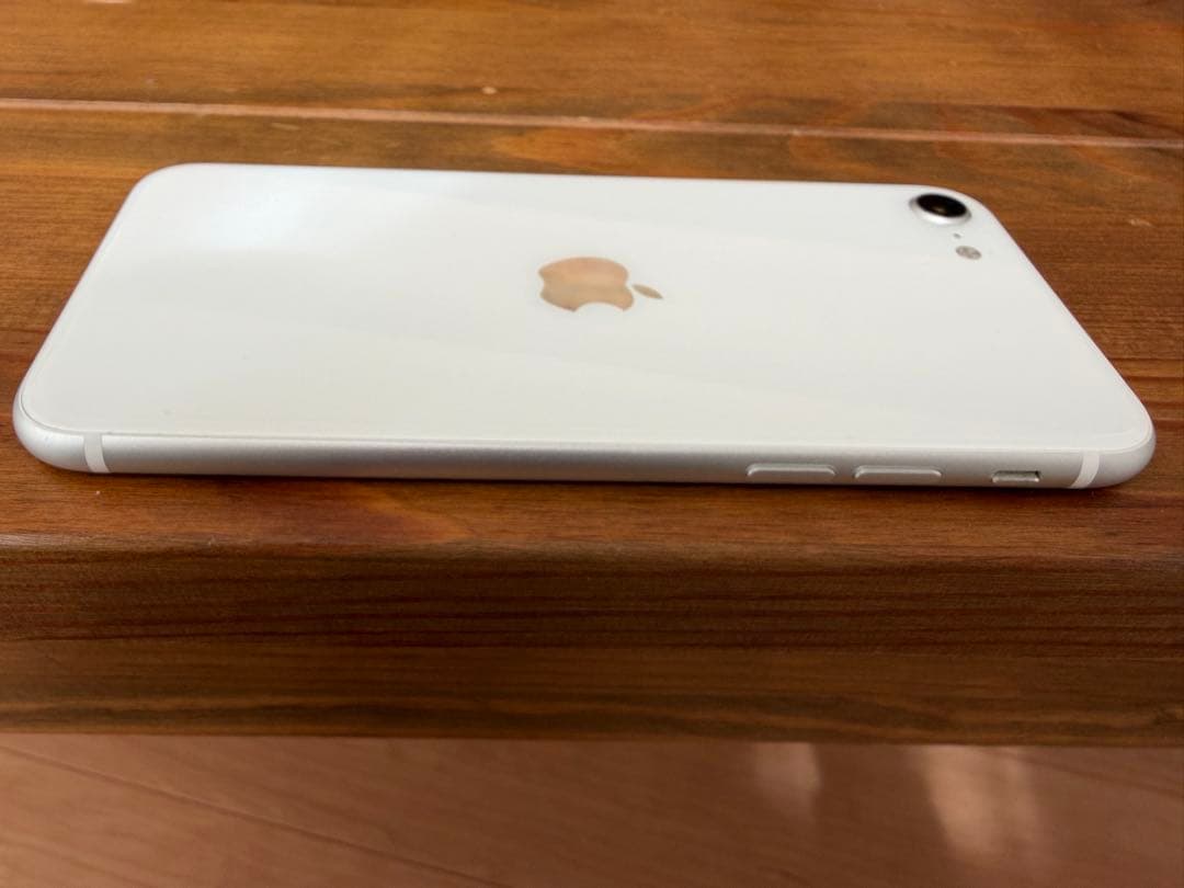 美品　iPhone SE 2世代目 64GB ホワイト