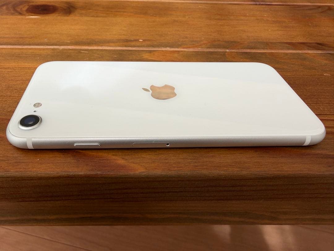 美品　iPhone SE 2世代目 64GB ホワイト