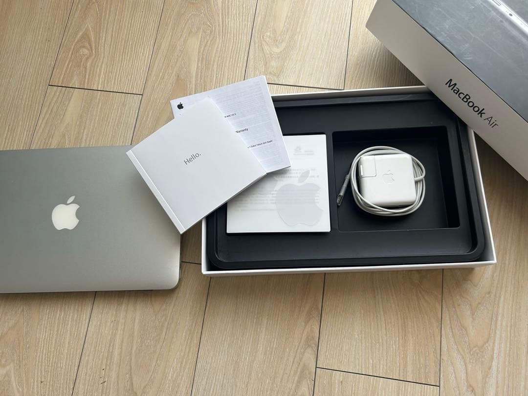 即日発送　MacBook Air日本語キーボード 充電器、説明書、元箱付き