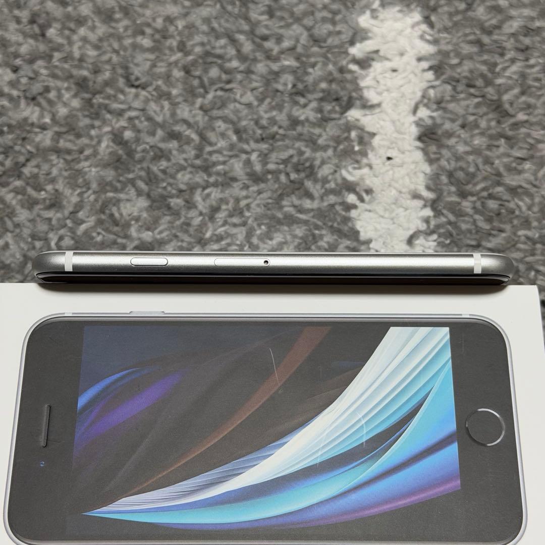 ギ*◆様 Apple iPhone se2(第2世代) 64GB ホワイト