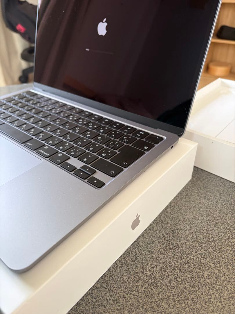 Apple MacBook Air (M2, 256GB) シルバー