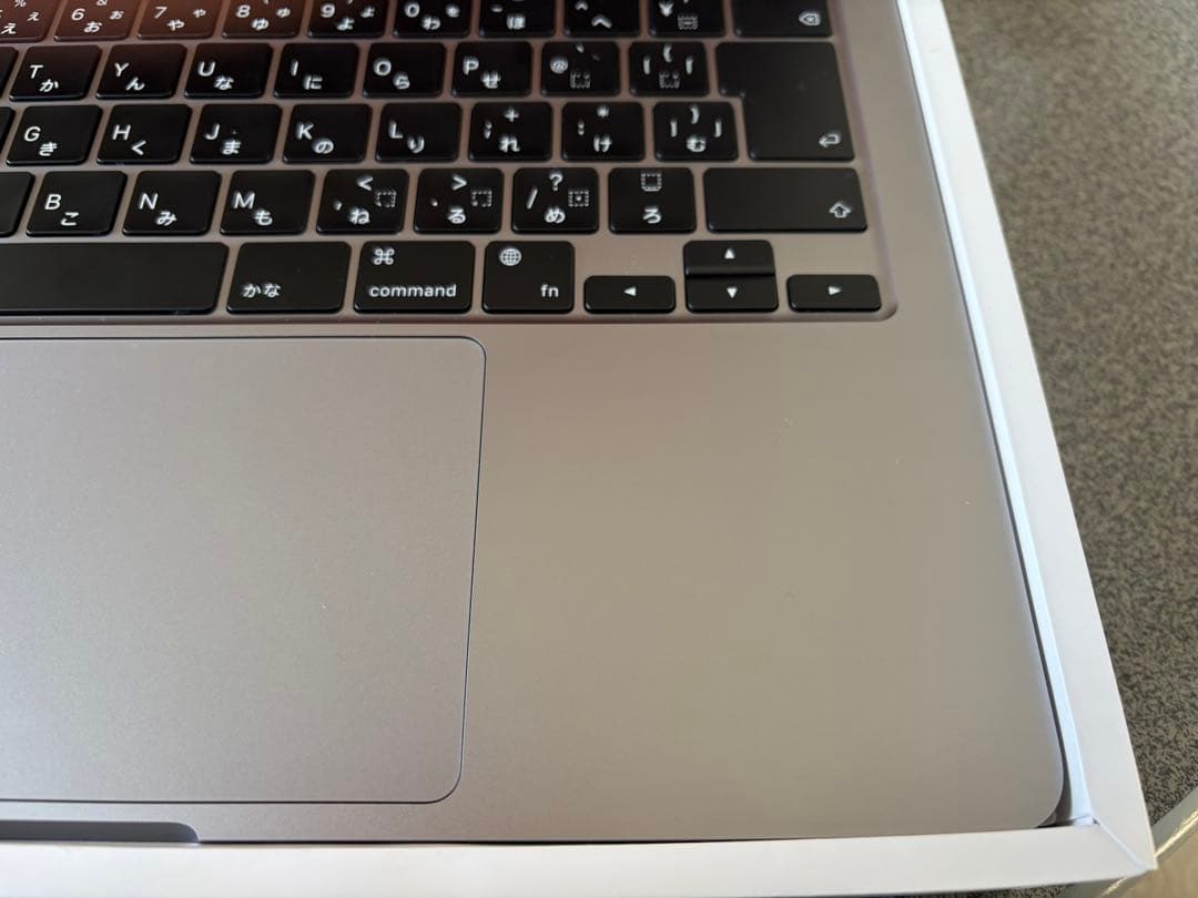 Apple MacBook Air (M2, 256GB) シルバー