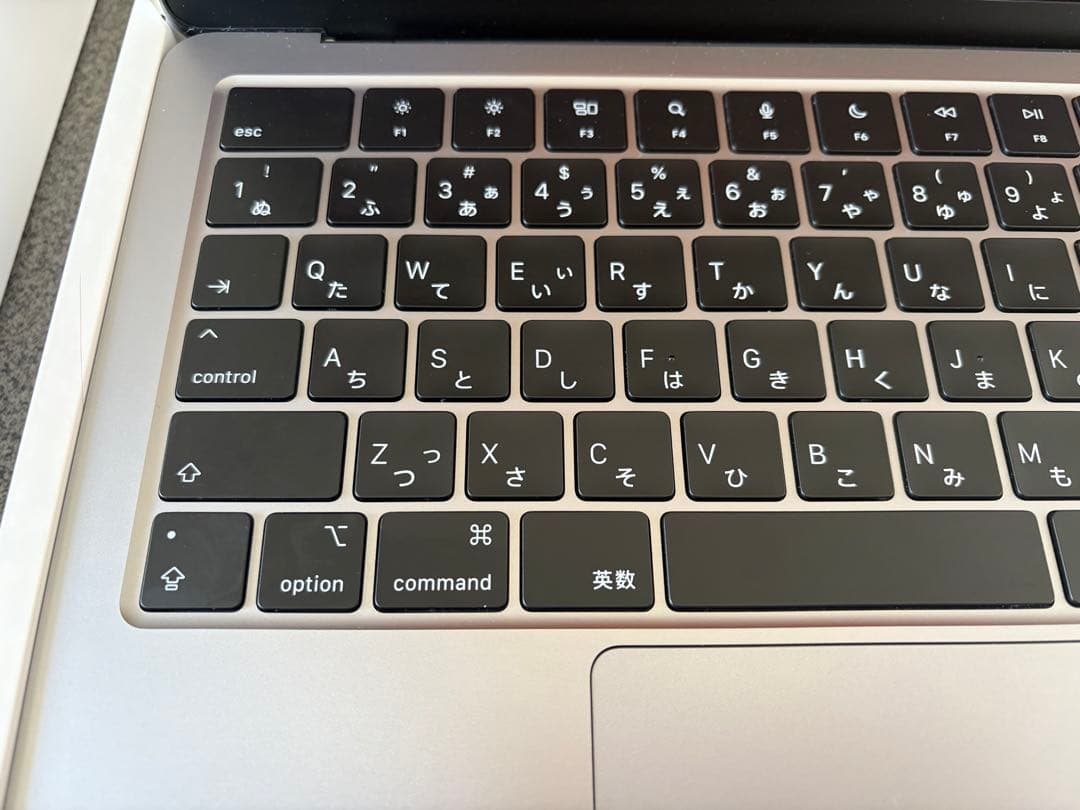 Apple MacBook Air (M2, 256GB) シルバー