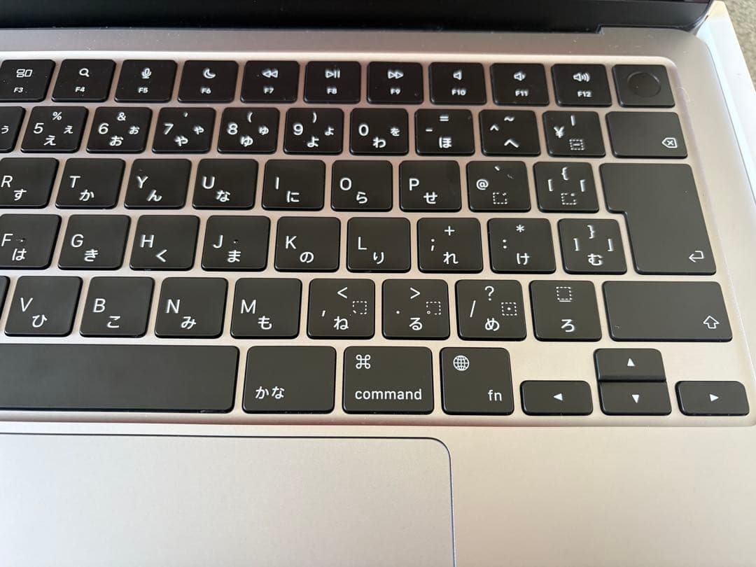 Apple MacBook Air (M2, 256GB) シルバー