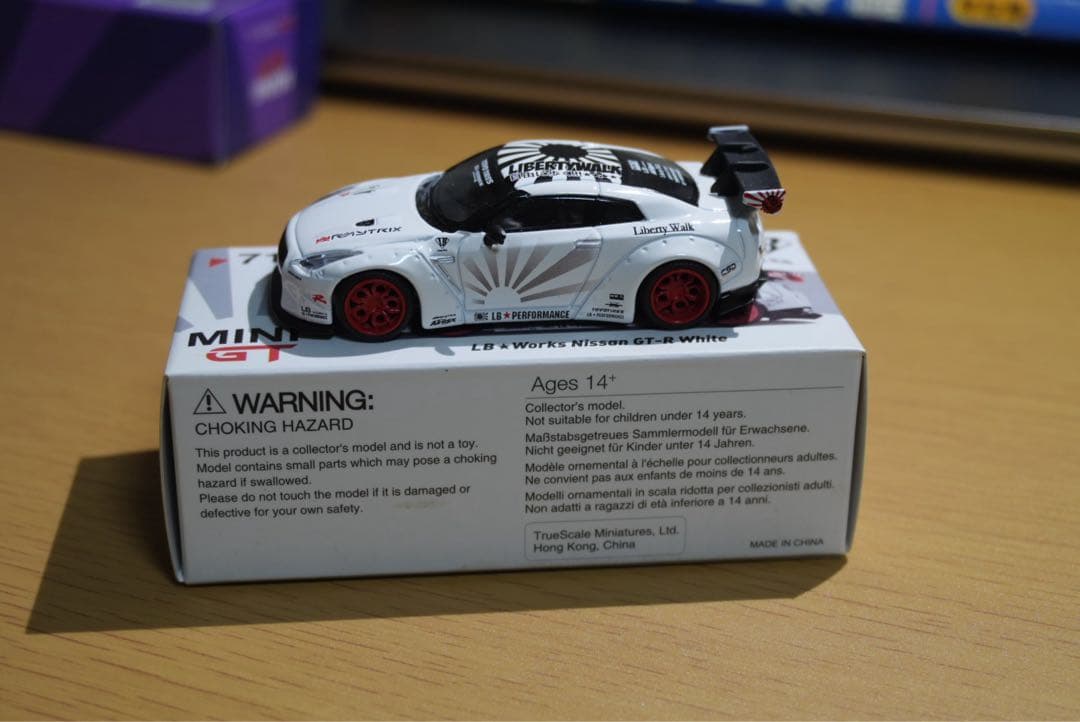 LIBERTY WALK LB★Works Nissan GT-R ホワイト
