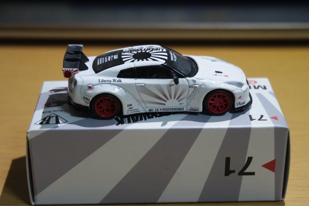 LIBERTY WALK LB★Works Nissan GT-R ホワイト