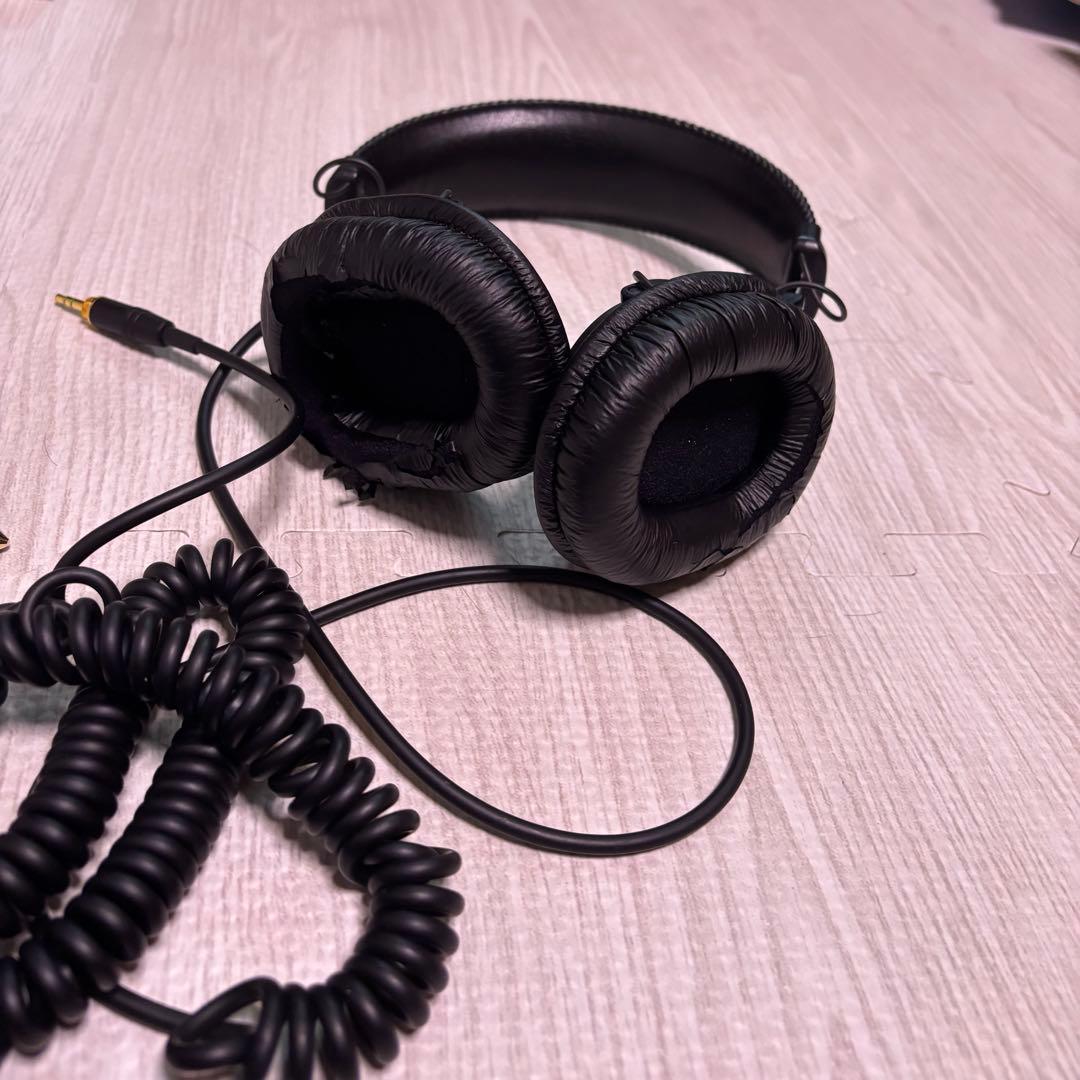 SONY MDR-7506 モニターヘッドホン　密閉型