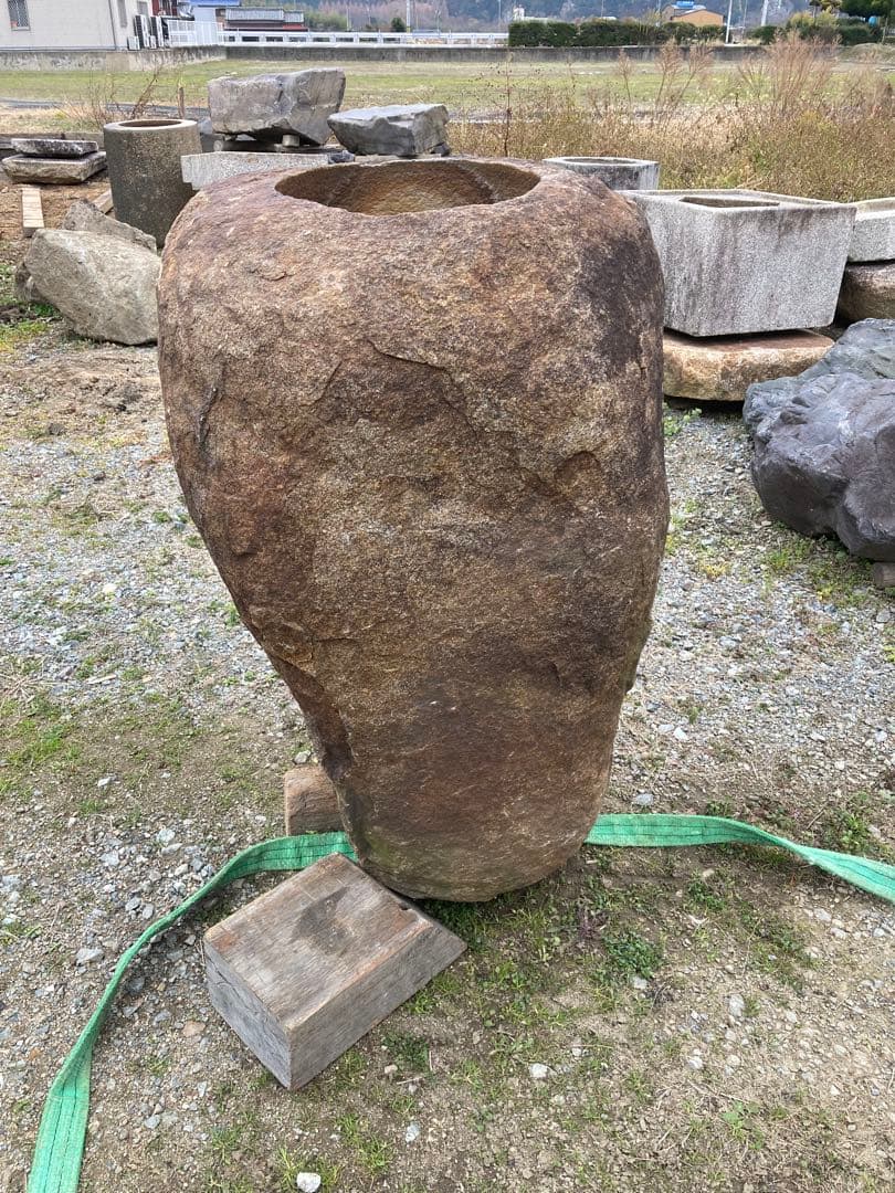 本鞍馬石製立手水鉢