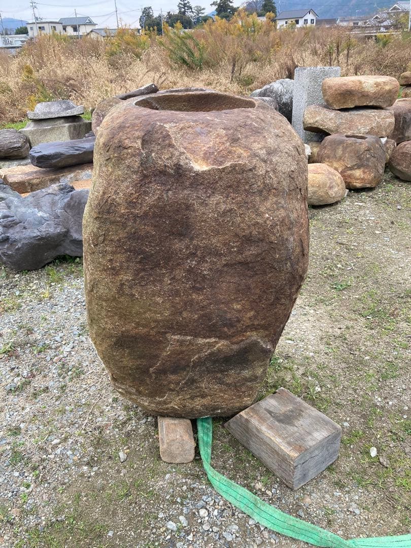 本鞍馬石製立手水鉢