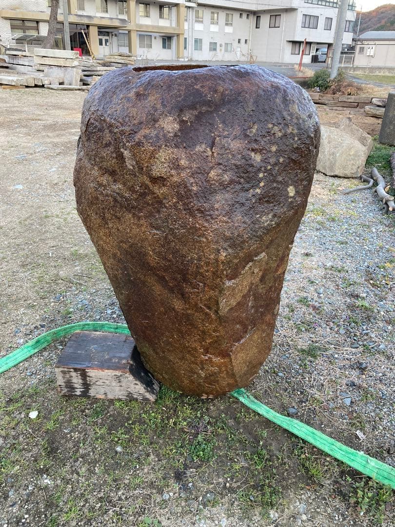 本鞍馬石製立手水鉢