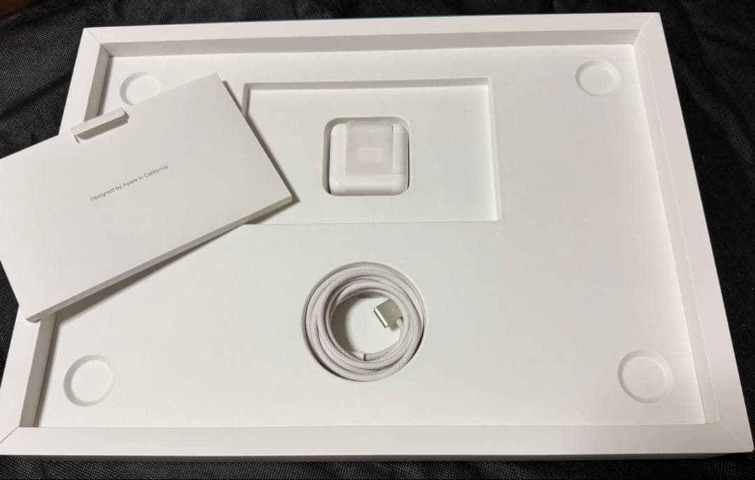 ほぼ新品 MacBookAir M3 15inch ゴールド16GB 512GB