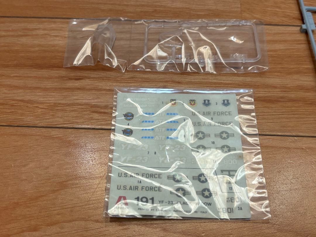イタレリ 1/72 アメリカ空軍 YF-23 ステルス戦闘機 プラモデル 未組立