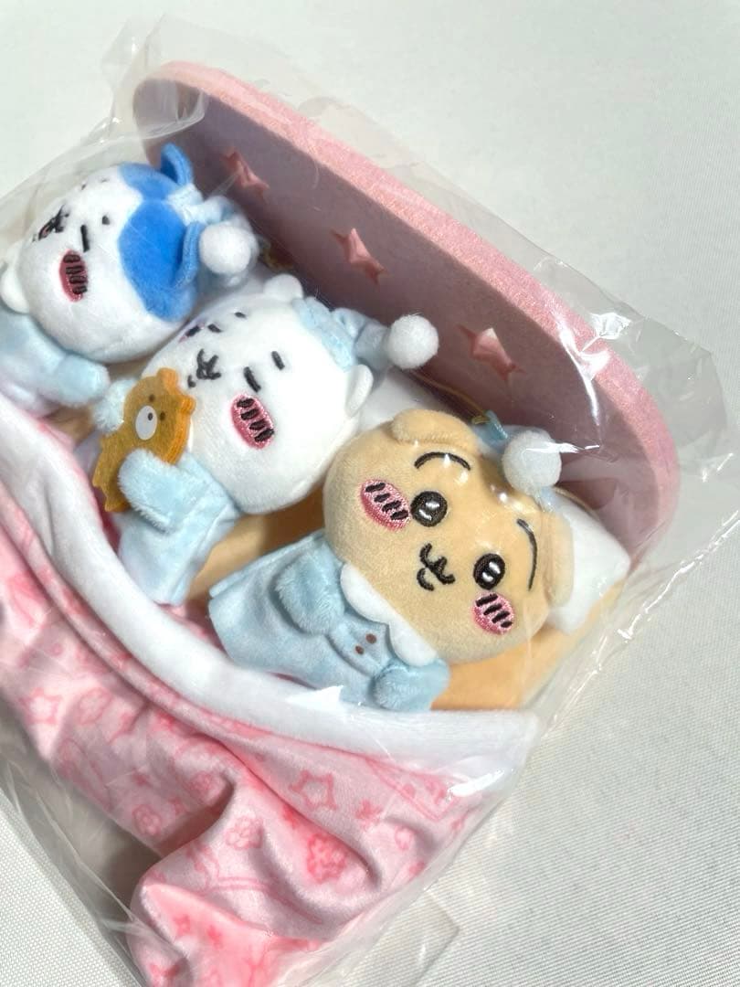 ちいかわ おやすみベッドと繋がるマスコットセット ハチワレ うさぎ 新品 匿名