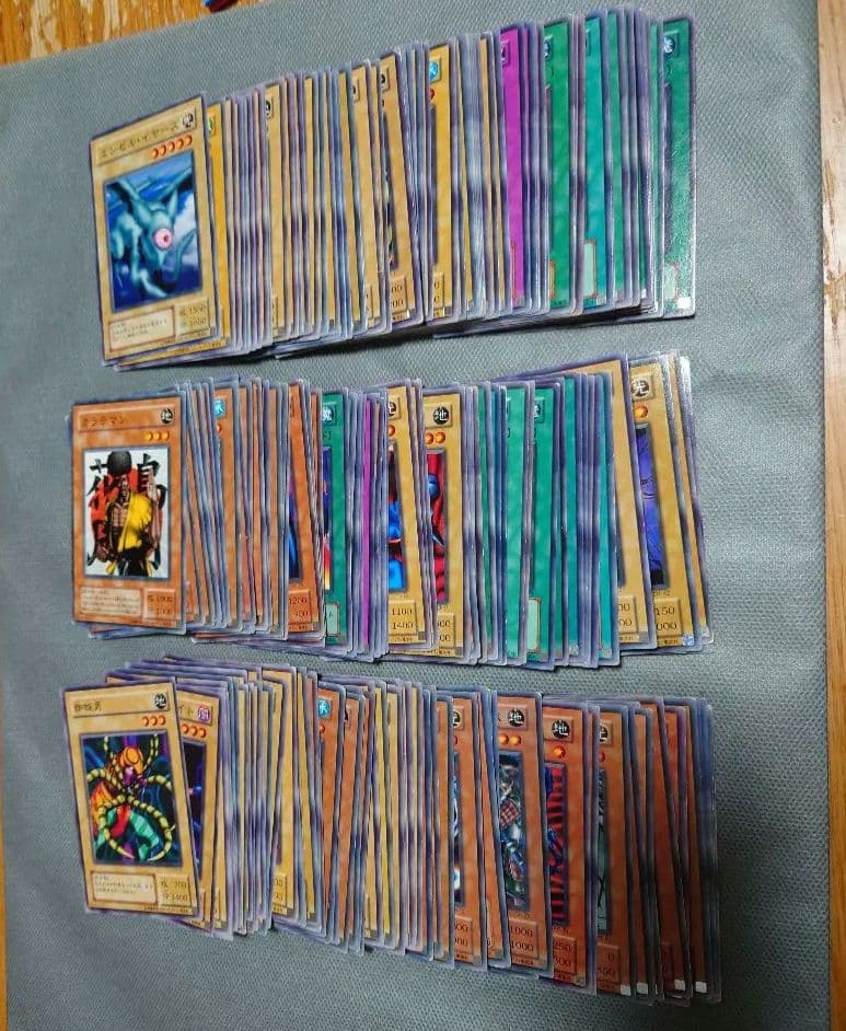 【遊戯王カード】初期200枚以上含む　1000枚以上まとめ売り