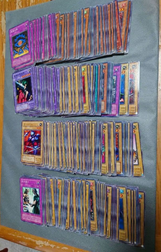 【遊戯王カード】初期200枚以上含む　1000枚以上まとめ売り