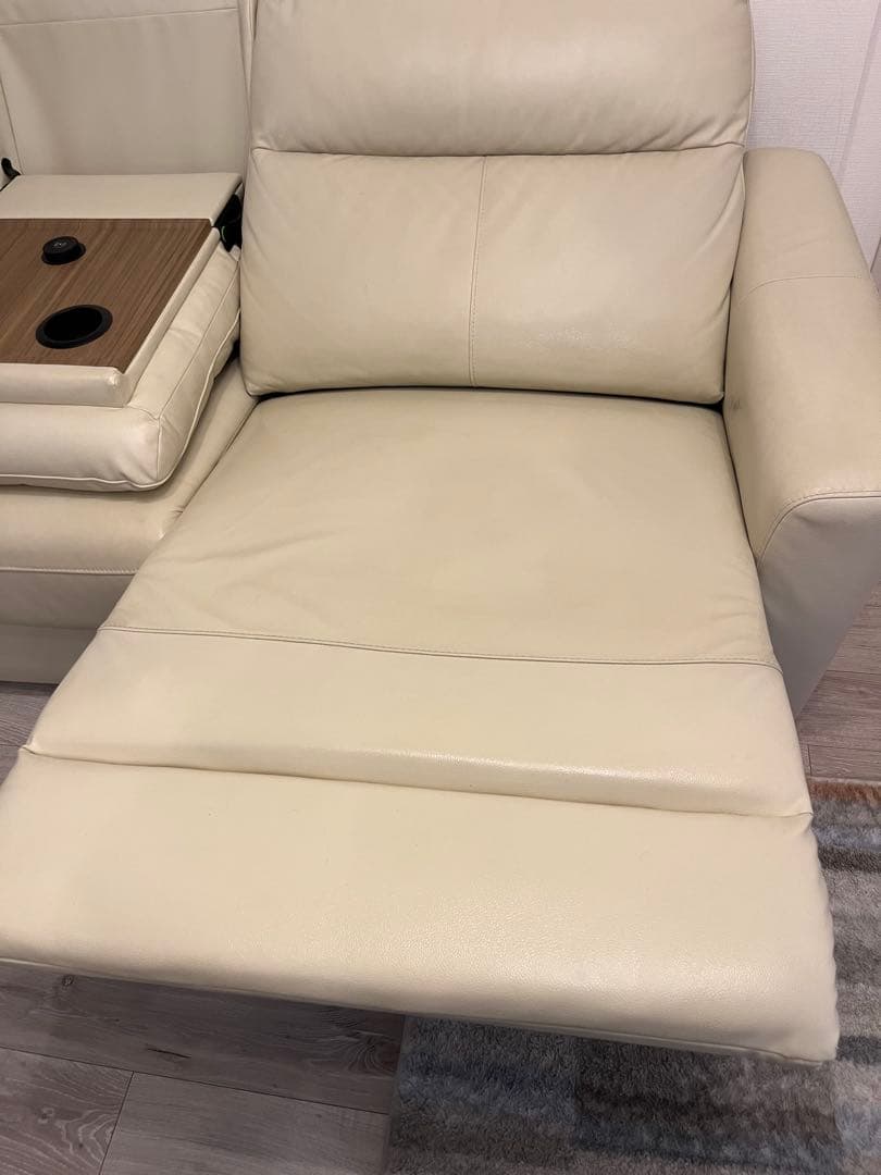 ニトリ　三人がけ　電動リクライニング　充電器備え付き