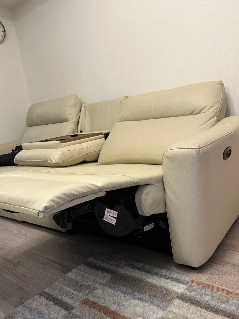 ニトリ　三人がけ　電動リクライニング　充電器備え付き