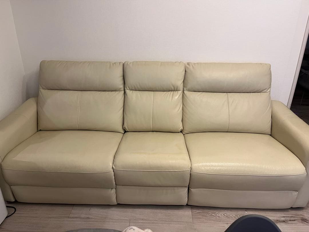 ニトリ　三人がけ　電動リクライニング　充電器備え付き