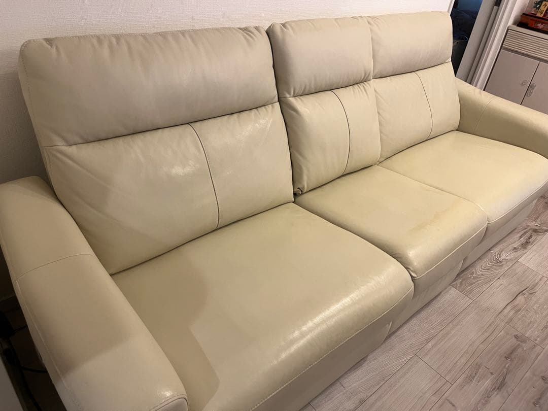 ニトリ　三人がけ　電動リクライニング　充電器備え付き