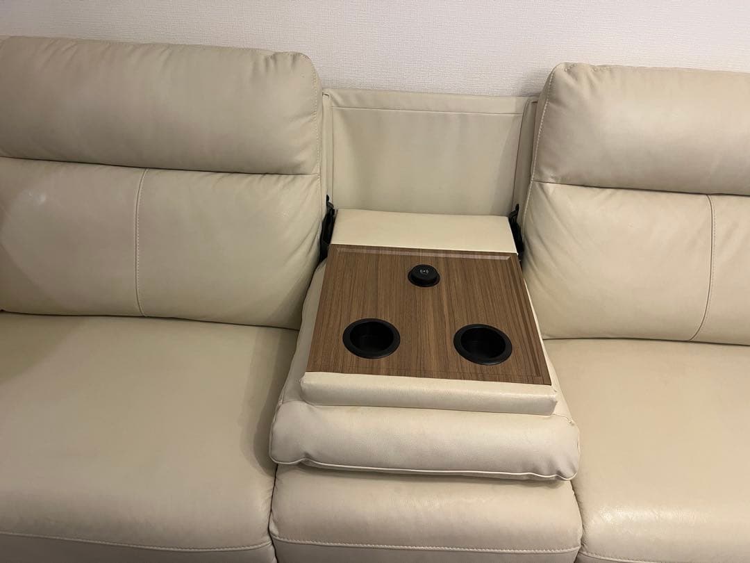 ニトリ　三人がけ　電動リクライニング　充電器備え付き