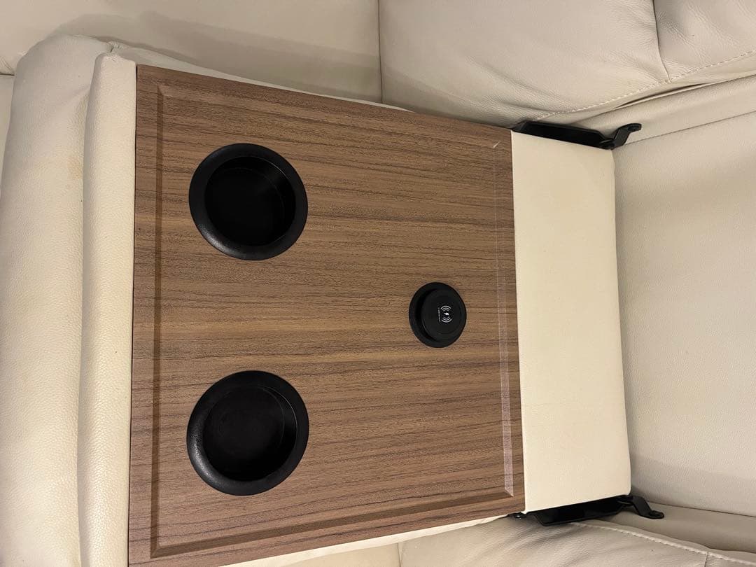 ニトリ　三人がけ　電動リクライニング　充電器備え付き