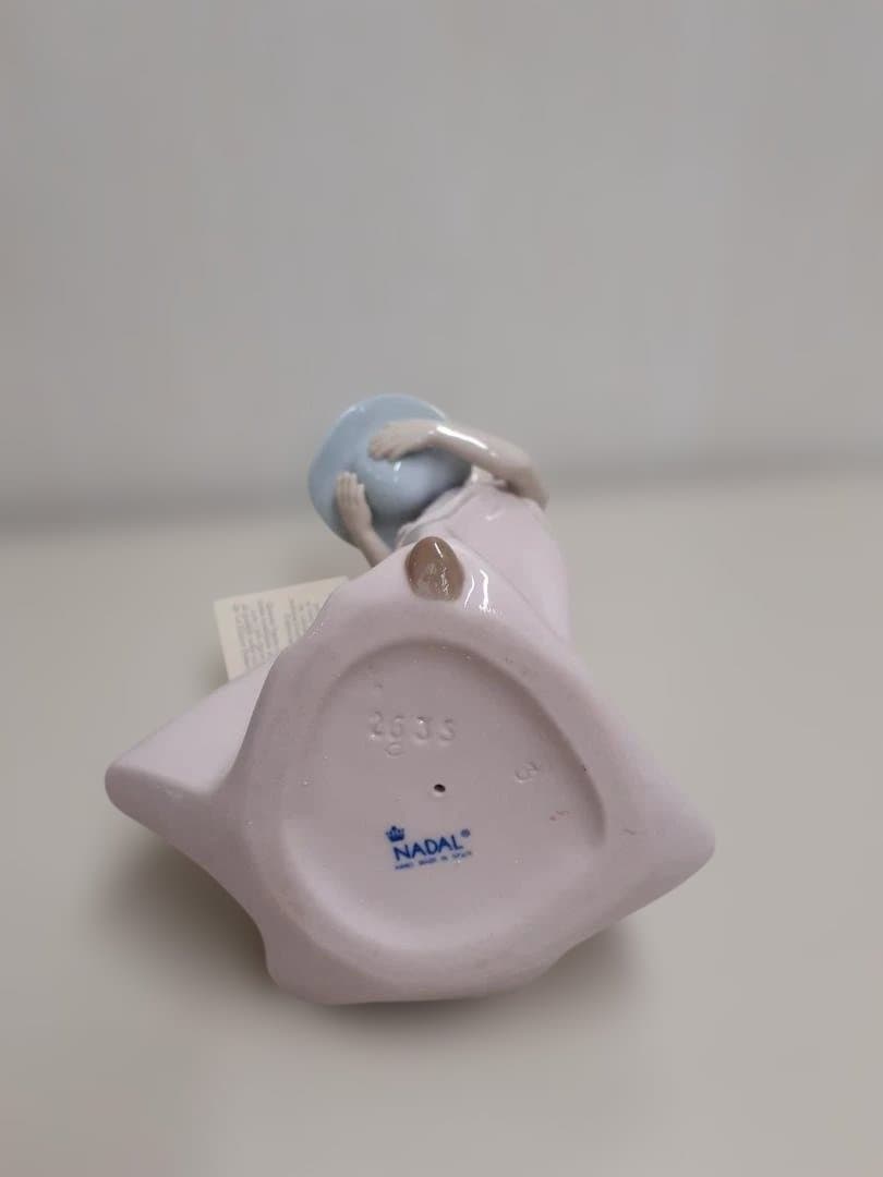 60L0216-11 NADALスペイン製 陶器人形フィギュリン女の子 2635