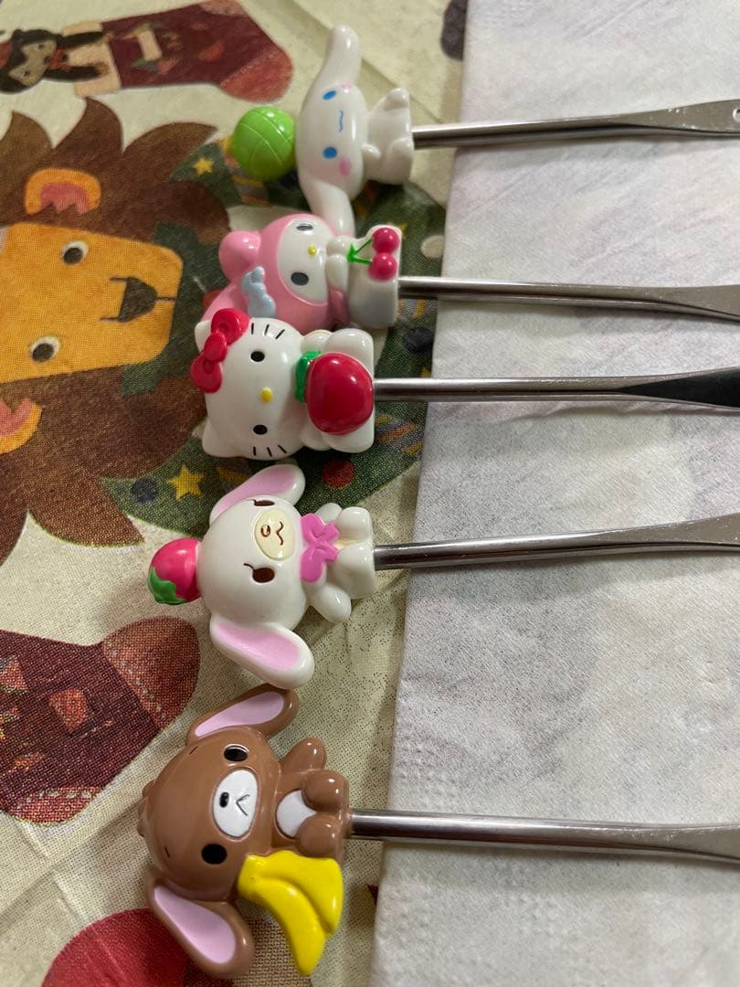 サンリオSanrioフルーツピック 5本セット ストロベリーポット付き非売品レア