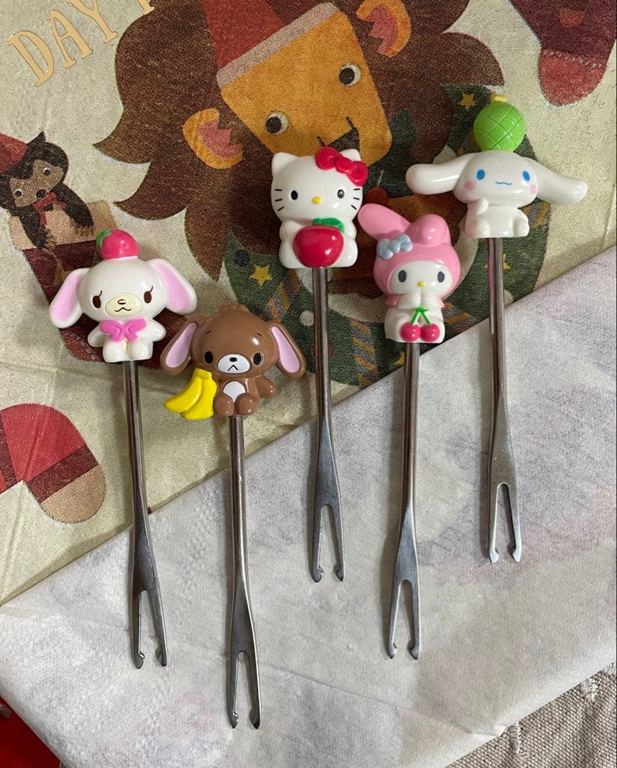 サンリオSanrioフルーツピック 5本セット ストロベリーポット付き非売品レア