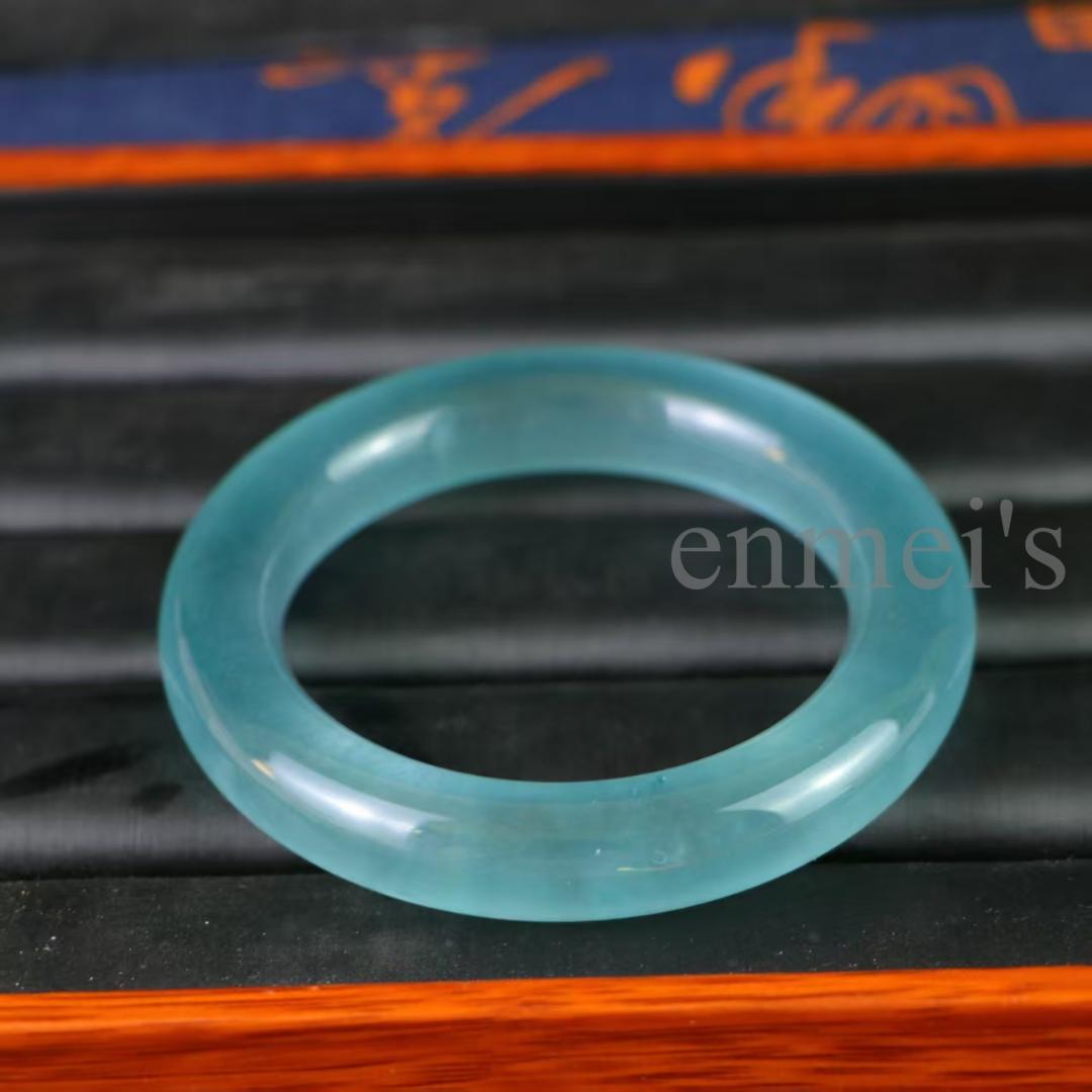 完璧な高氷種 精巧彫刻【丸型バングル】 サイズ：56×14mm