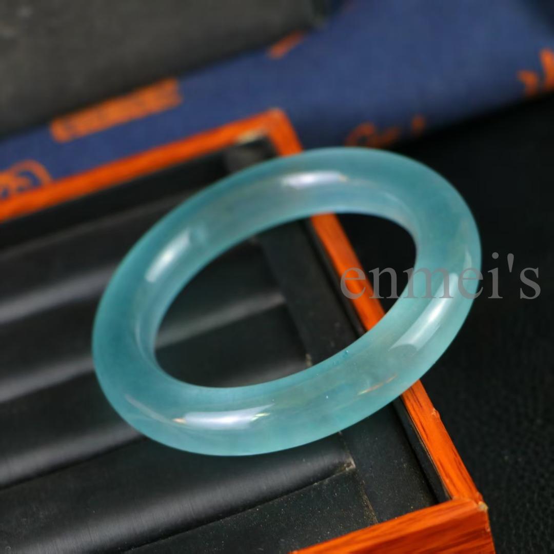完璧な高氷種 精巧彫刻【丸型バングル】 サイズ：56×14mm